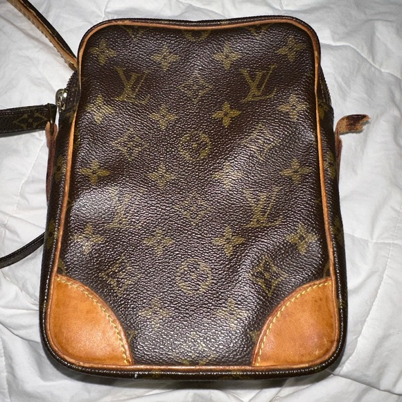 AUTHENTIC VINTAGE LOUIS VUITTON CROSSBODY - Picture 11 of 12